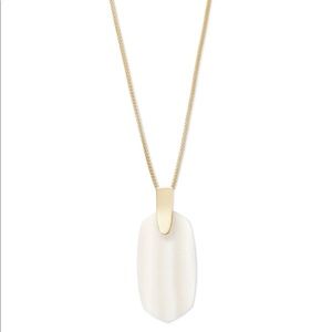 Pendant Kendra Scott necklace